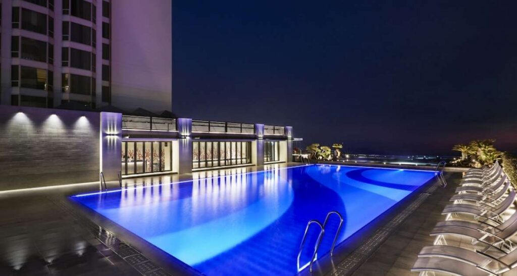 파라다이스 호텔 부산 수영장 전경