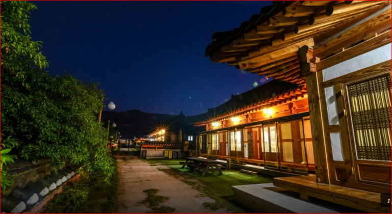 경주 축제 숙소 추천 남산 숙소 칠불암한옥펜션, 전통한옥·수영장·워터슬라이드 가족여행